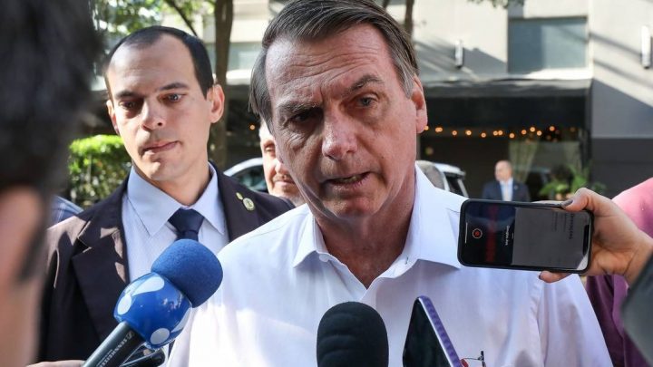 Bolsonaro critica imprensa e diz que repórter deveria ‘entrar de novo numa faculdade que preste’