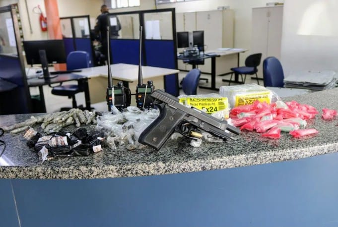 Operação em conjunto das polícias Civil e Militar prende os lideres do tráfico em Maricá Operação em conjunto das polícias Civil e Militar prende os lideres do tráfico em Maricá