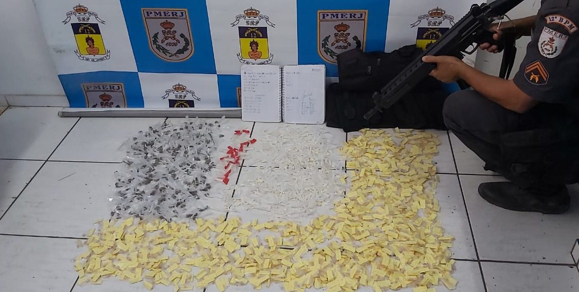 Polícia apreende material do tráfico em condomínio MCMV de Maricá