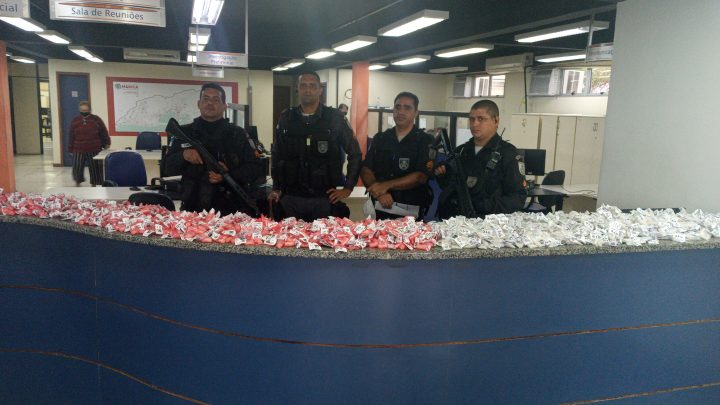 Polícia apreende drogas em MCMV de Itaipuaçu em Maricá