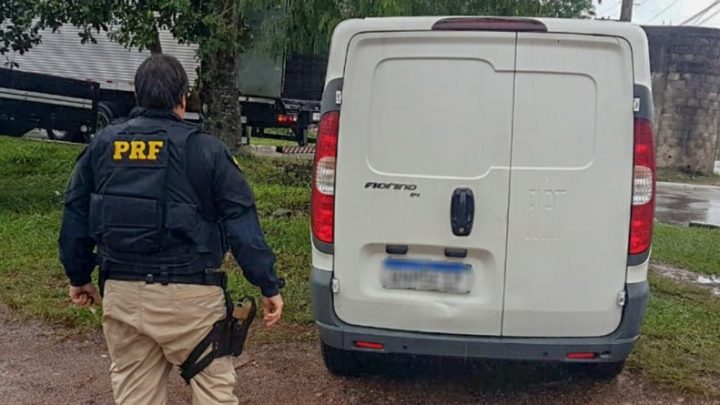 Homem é detido dirigindo carro roubado na Rio-Teresópolis