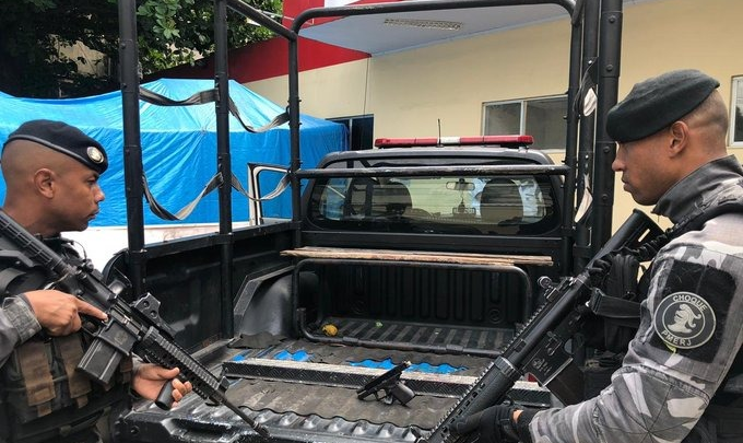 Um baleado e dois presos durante operação policial no Complexo do Viradouro em Niterói