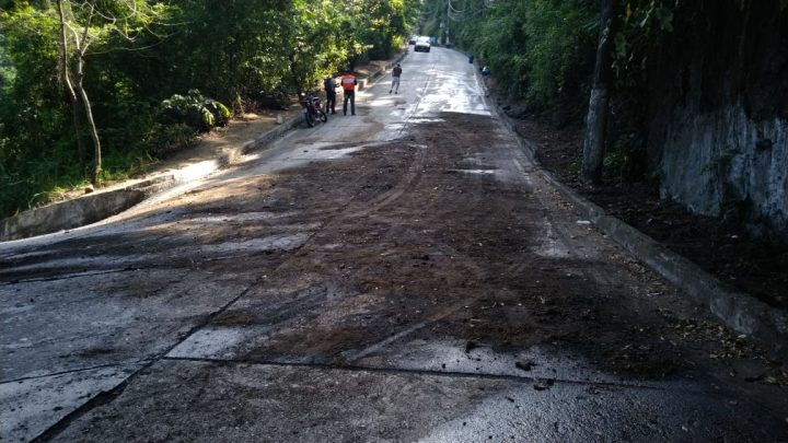 Trecho da serrinha fica interditado após derramamento de óleo em Maricá-RJ