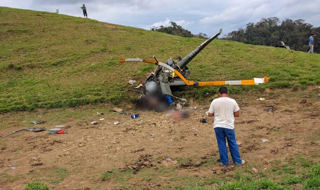 Helicóptero cai e deixa dois mortos em Rio Claro, no interior do RJ