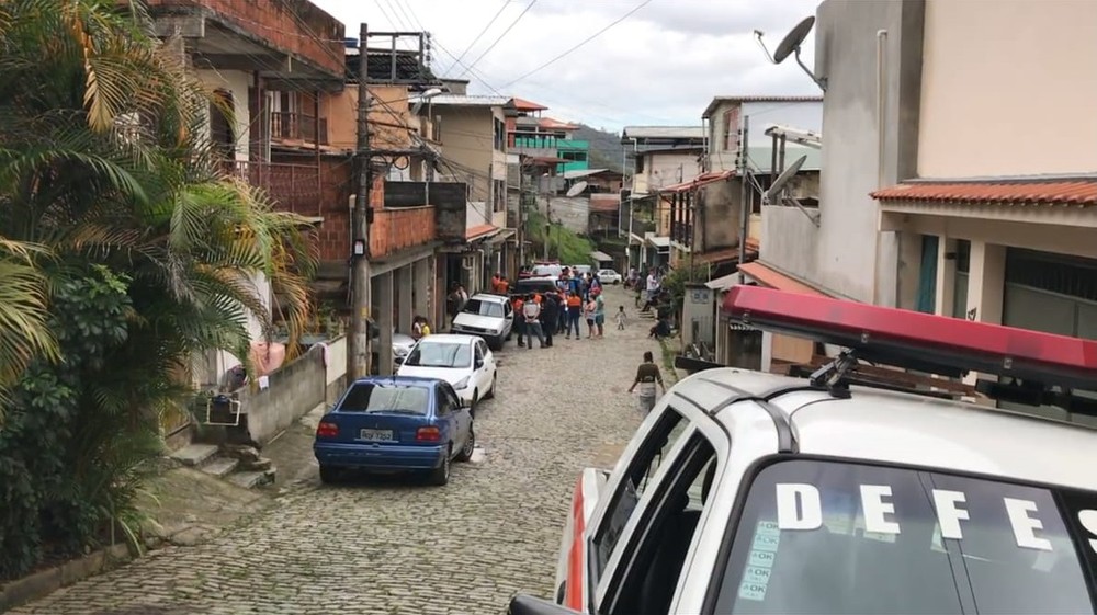 Defesa Civil de Nova Friburgo interdita 70 casas no distrito de Conselheiro Paulino Defesa Civil de Nova Friburgo interdita 70 casas no distrito de Conselheiro Paulino
