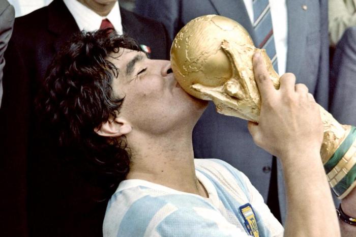 Diego Armando Maradona morre aos 60 anos depois de parada cardiorrespiratória Diego Armando Maradona morre aos 60 anos depois de parada cardiorrespiratória