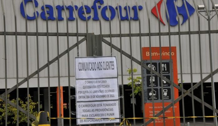 Esposa de homem espancado no Carrefour afirma que marido pediu ajuda antes de morrer