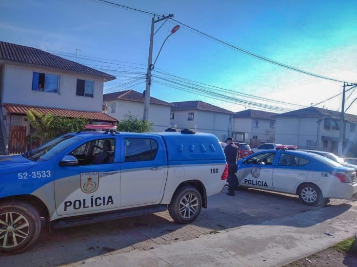 Corpo é encontrado carnonizado dentro de carro em Maricá -RJ