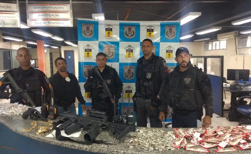 Policiais civis e militares fazem mega-operação em Maricá-RJ Policiais civis e militares fazem mega-operação em Maricá-RJ