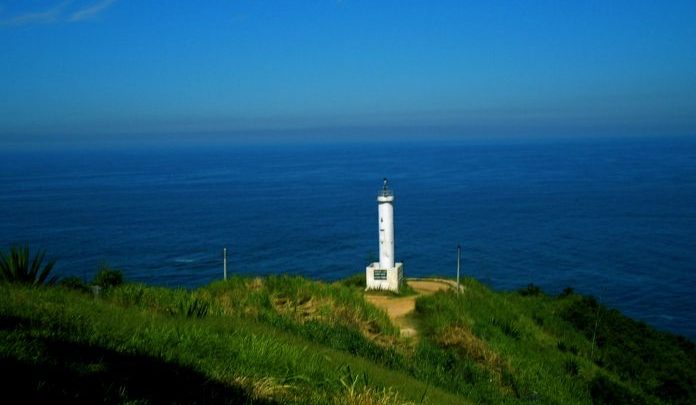 Prefeitura faz nova operação de limpeza de pichação em gruta em Ponta Negra