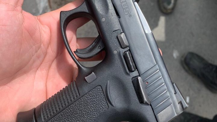 Mulher morre após ser baleada em confronto entre PMs e criminosos no Arsenal, em SG-RJ