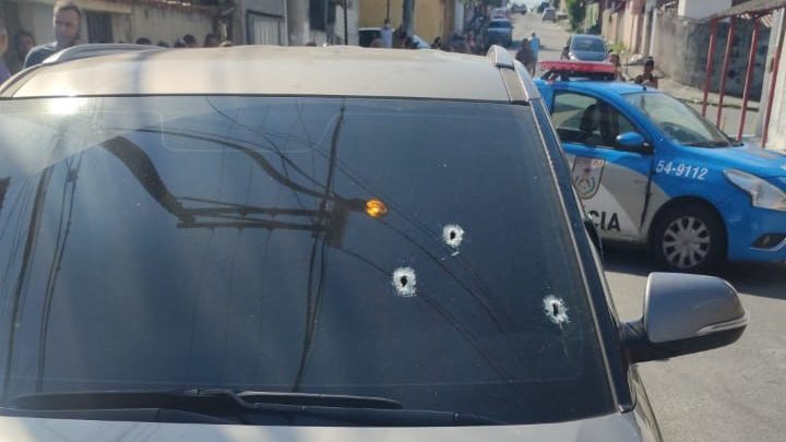Policial civil é morto dentro do próprio carro no Camarão, em SG-RJ