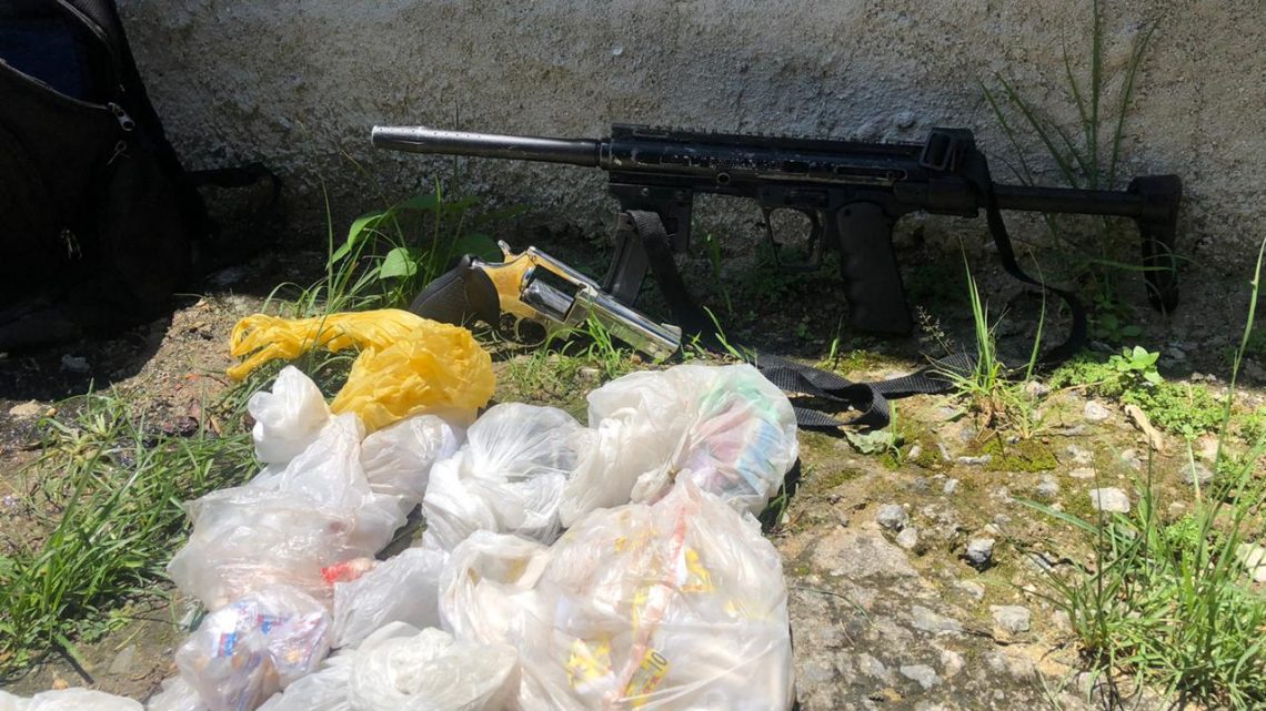 Criminoso morre e outro é baleado em confronto com policiais no Morro dos Marítimos, em Niterói-RJ