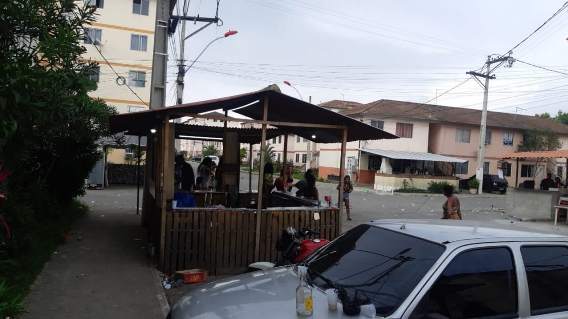 Polícia acaba com baile funk em Maricá-RJ Polícia acaba com baile funk em Maricá-RJ