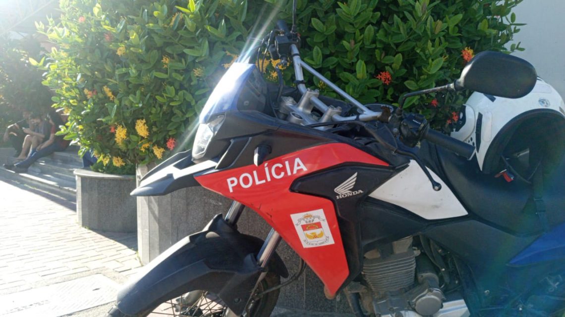 Dois homens são detido sem capacete em Maricá-RJ Dois homens são detido sem capacete em Maricá-RJ