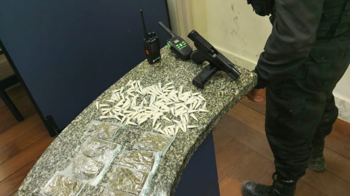 PM prende dois acusados de tráfico de drogas no ‘Minha Casa, Minha Vida’ de Inoã