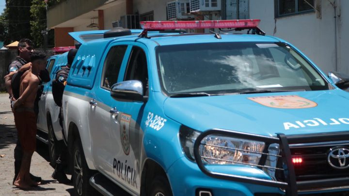 Tiroteio termina com criminosos presos na Praia de Itaipuaçu em Maricá-RJ
