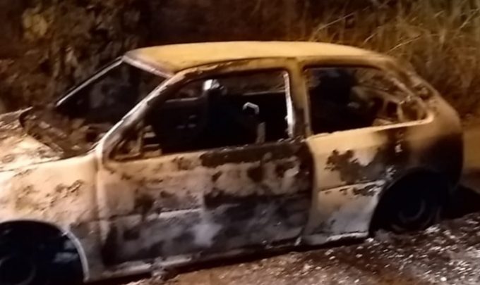 Corpo é encontrado dentro de carro em Niterói-RJ