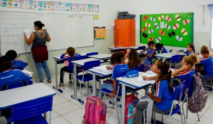 Volta às aulas presenciais só com vacina em Maricá-RJ