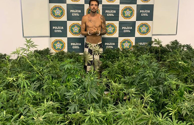 Homem é preso com 1 mil pés de maconha em Maricá-RJ