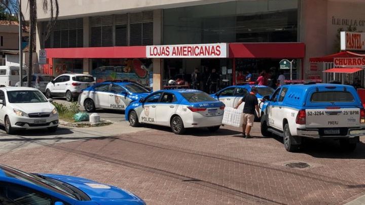 Loja de departamentos é alvo de assaltantes em Cabo Frio-RJ