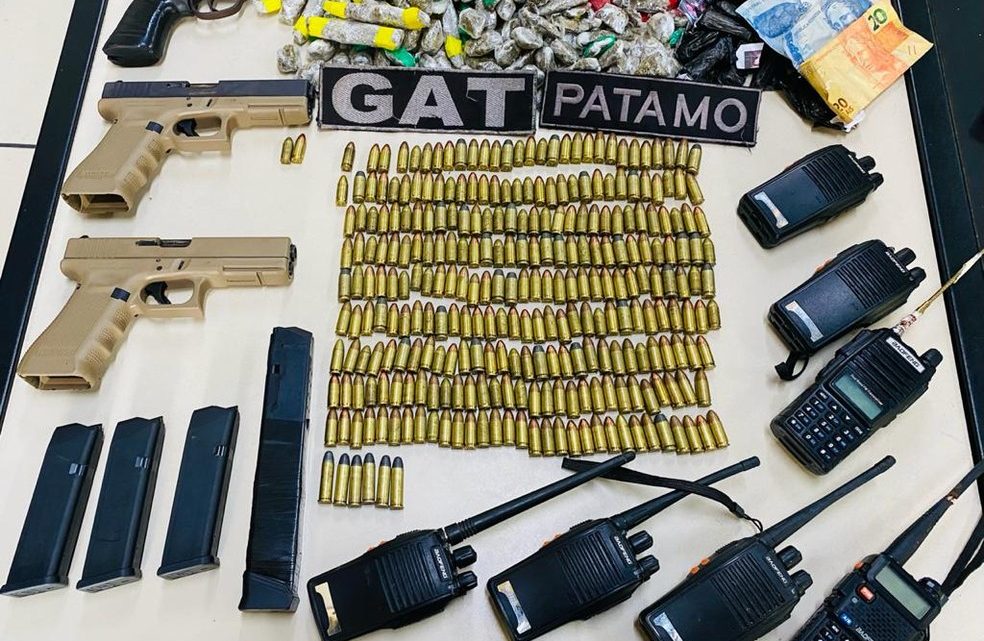 Polícia prende homem apontado como chefe do tráfico de drogas em Arraial do Cabo, no RJ Polícia prende homem apontado como chefe do tráfico de drogas em Arraial do Cabo, no RJ