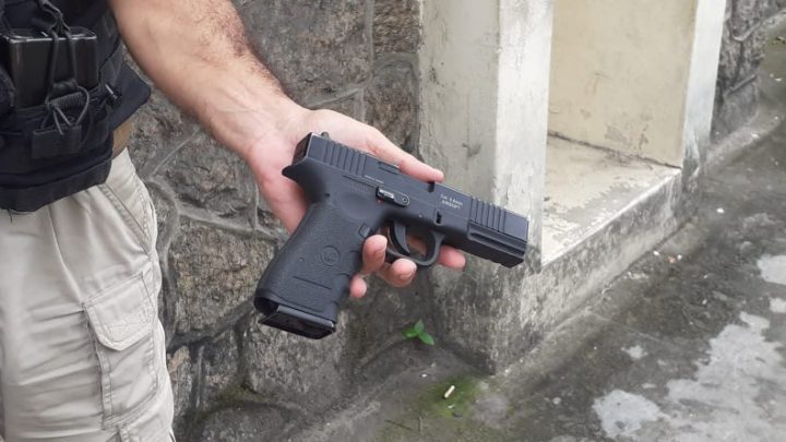 Idoso é preso com carro roubado na Ponte Rio-Niteroí
