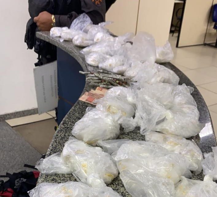 PMs apreende drogas em Itaipuaçu Maricá