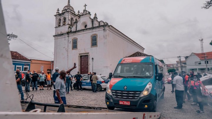 Itaboraí: Prefeito Marcelo Delaroli exige cumprimento do decreto municipal e Detro paralisa operação que era feita nas vans da cidade