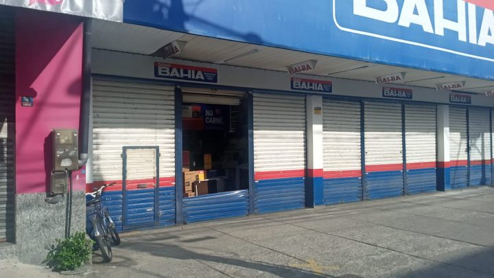 Criminosos arrombam e furtam loja no Centro de Maricá