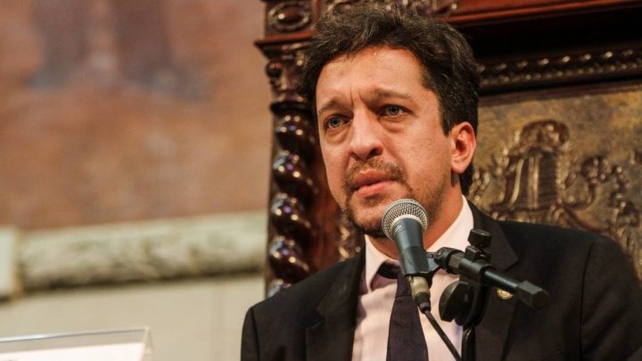 Deputado Estadual Gustavo Schmidt (PSL) é acusado de agredir um PM em Maricá