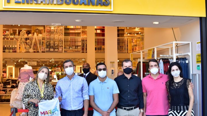 Prefeito participa de abertura de novo shopping no Centro de Maricá