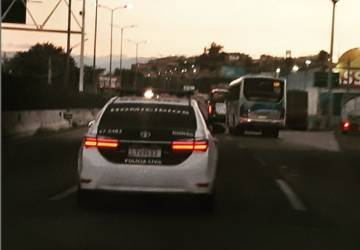Mulher morre após ser esfaqueada pelo marido em São Gonçalo; filha de 5 anos e pais da vítima ficaram feridos Mulher morre após ser esfaqueada pelo marido em São Gonçalo; filha de 5 anos e pais da vítima ficaram feridos