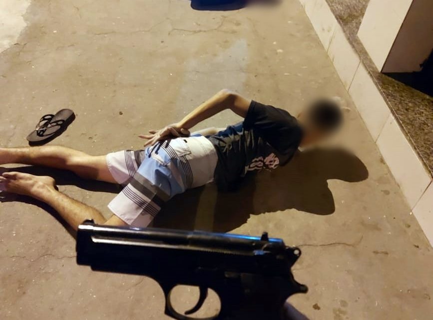 Dois homens são detido com arma falsa em São Gonçalo Dois homens são detido com arma falsa em São Gonçalo
