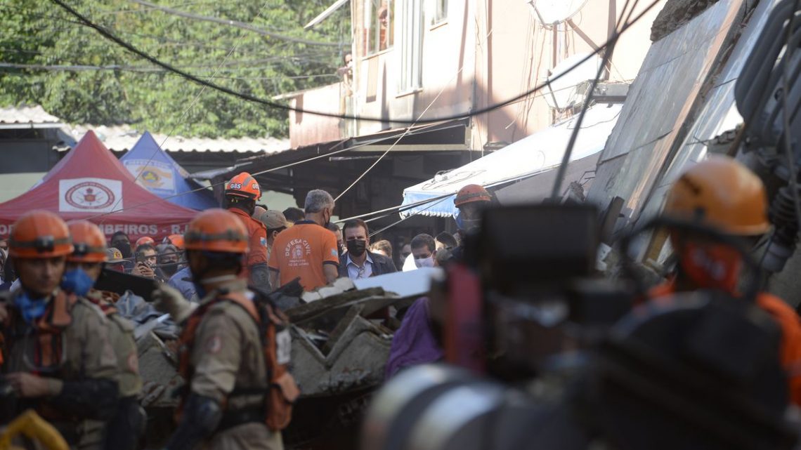 Polícia ouve dono de prédio que desabou no Rio Polícia ouve dono de prédio que desabou no Rio