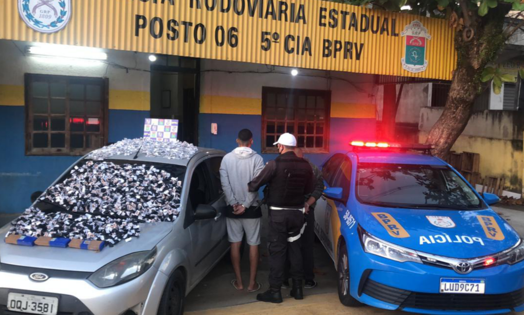 BPRv prende trio transportando uma carga de drogas com destino à Região dos Lagos BPRv prende trio transportando uma carga de drogas com destino à Região dos Lagos