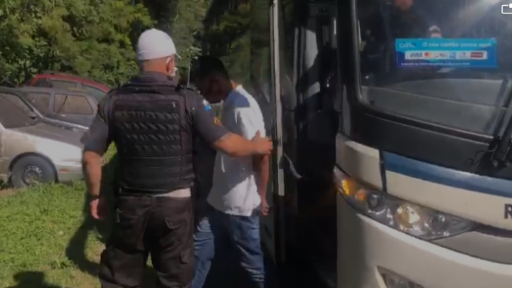Um homem é preso transportando drogas dentro de ônibus para  Região dos Lagos