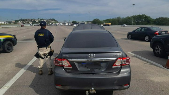 Ex-vereador é preso com carro roubado na BR-101, em Itaboraí