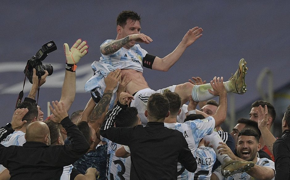Argentina destrona o Brasil no Maracanã e é campeã da Copa América Argentina destrona o Brasil no Maracanã e é campeã da Copa América