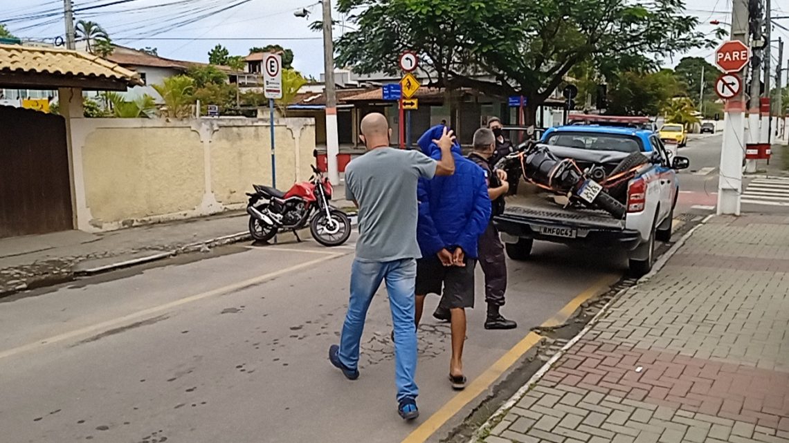 Homem é preso com moto roubada em Maricá Homem é preso com moto roubada em Maricá