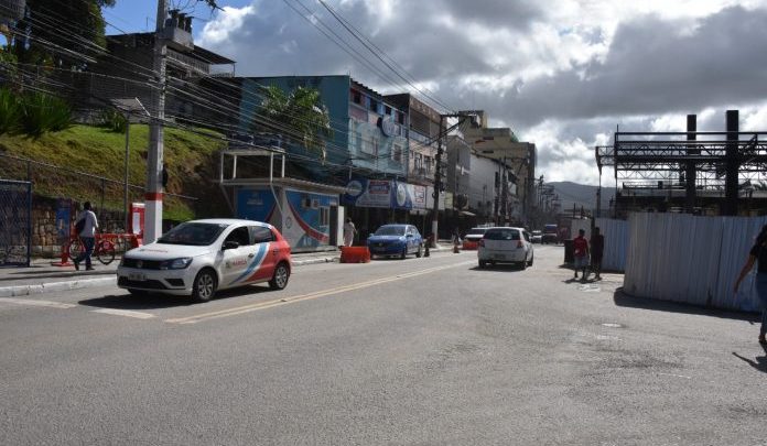 Prefeitura interdita trecho da Avenida Roberto Silveira