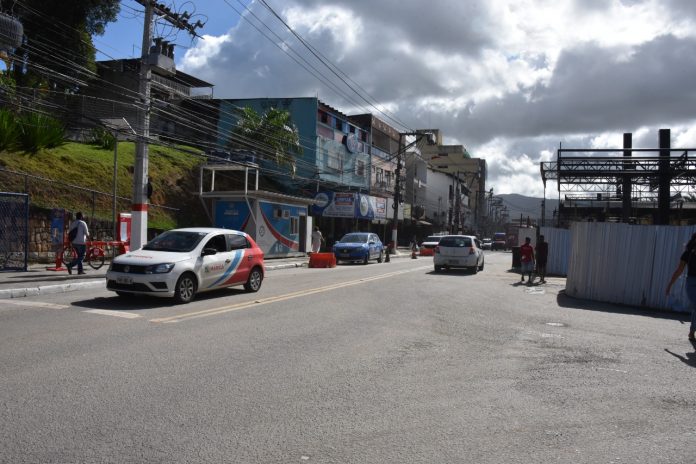 Prefeitura interdita trecho da Avenida Roberto Silveira