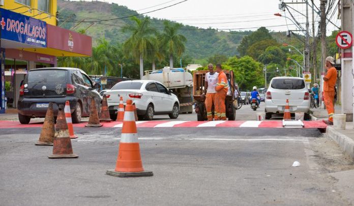 Prefeitura interdita rua no Centro para realização de obra