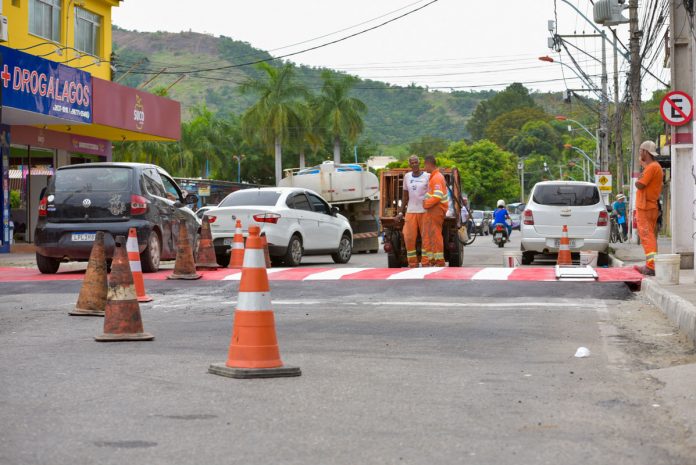Prefeitura interdita rua no Centro para realização de obra Prefeitura interdita rua no Centro para realização de obra