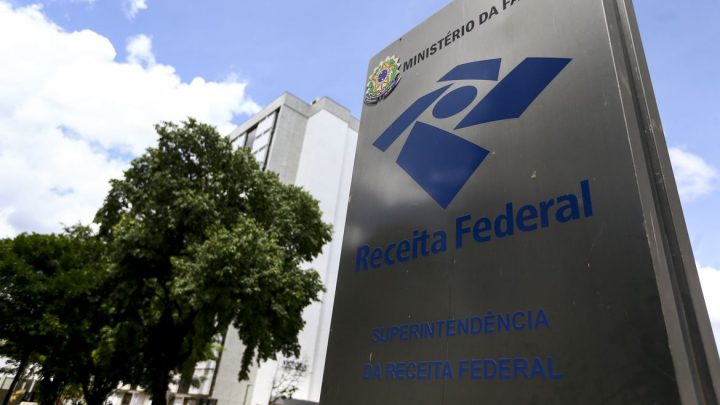Receita paga hoje restituições de lote residual do IRPF de novembro
