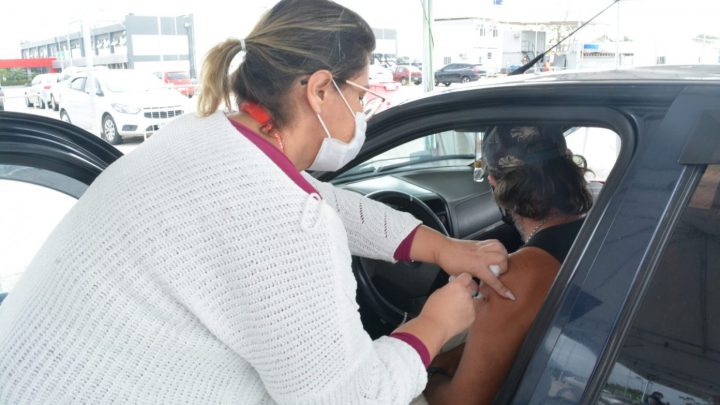 Maricá reduz para quatro meses intervalo da dose de reforço contra a Covid-19 em pessoas acima de 18 anos