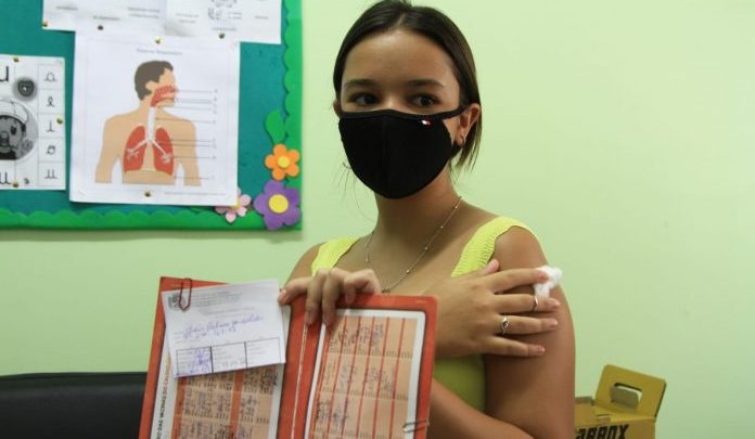 Maricá inicia vacinação contra Covid-19 em meninas de 11 anos