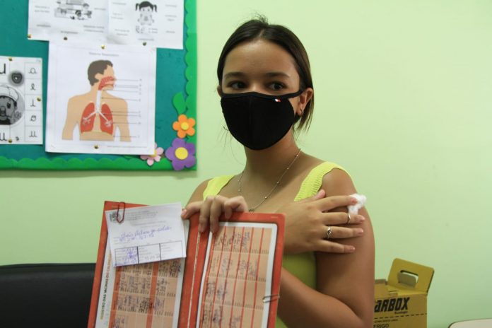 Maricá inicia vacinação contra Covid-19 em meninas de 11 anos Maricá inicia vacinação contra Covid-19 em meninas de 11 anos