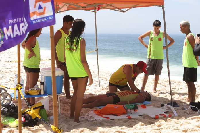 Projeto “Guarda-vidas por um dia” chega em Itaipuaçu Projeto “Guarda-vidas por um dia” chega em Itaipuaçu