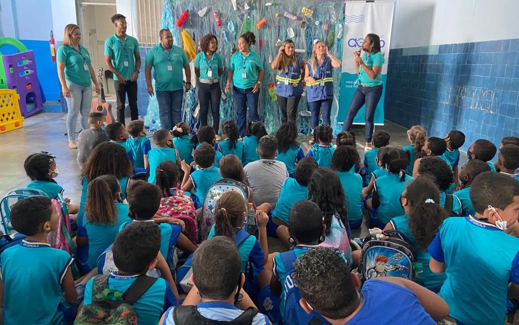 Mais de 500 crianças da rede pública aprendem boas práticas na redução do desperdício de água tratada Mais de 500 crianças da rede pública aprendem boas práticas na redução do desperdício de água tratada